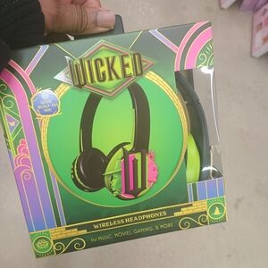 Green and Black Wireless Headphones